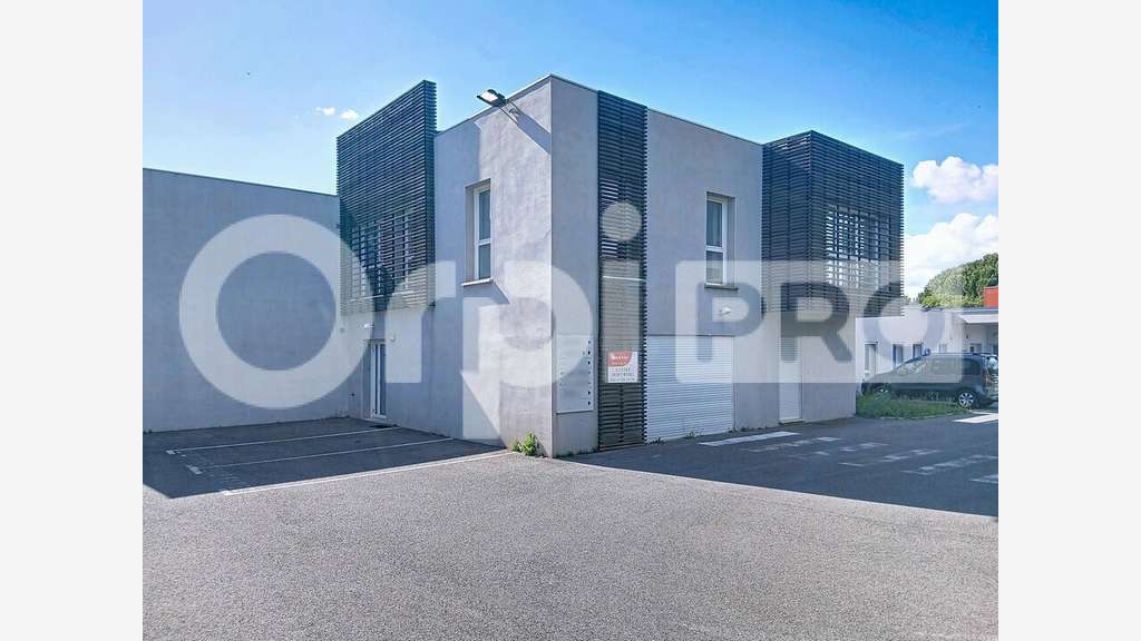 Vente local pro de 160m² avec parkings à Lunel