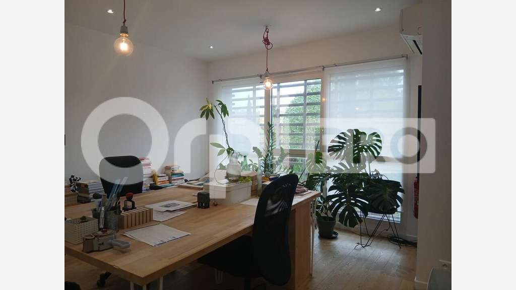 Vente local pro de 160m² avec parkings à Lunel