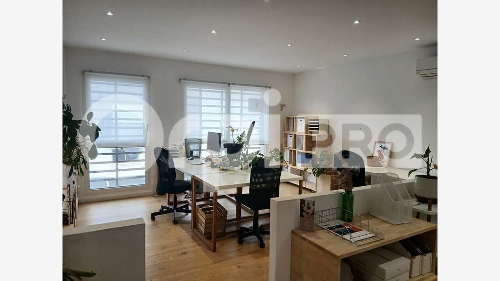Vente local pro de 160m² avec parkings à Lunel
