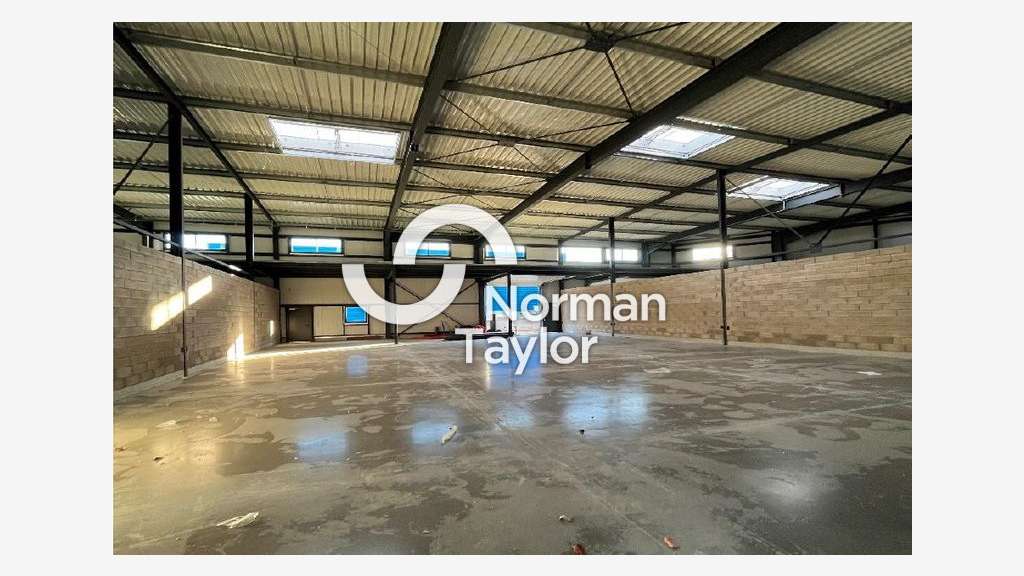 Local d'activité de 288m² à vendre à Lunel Viel