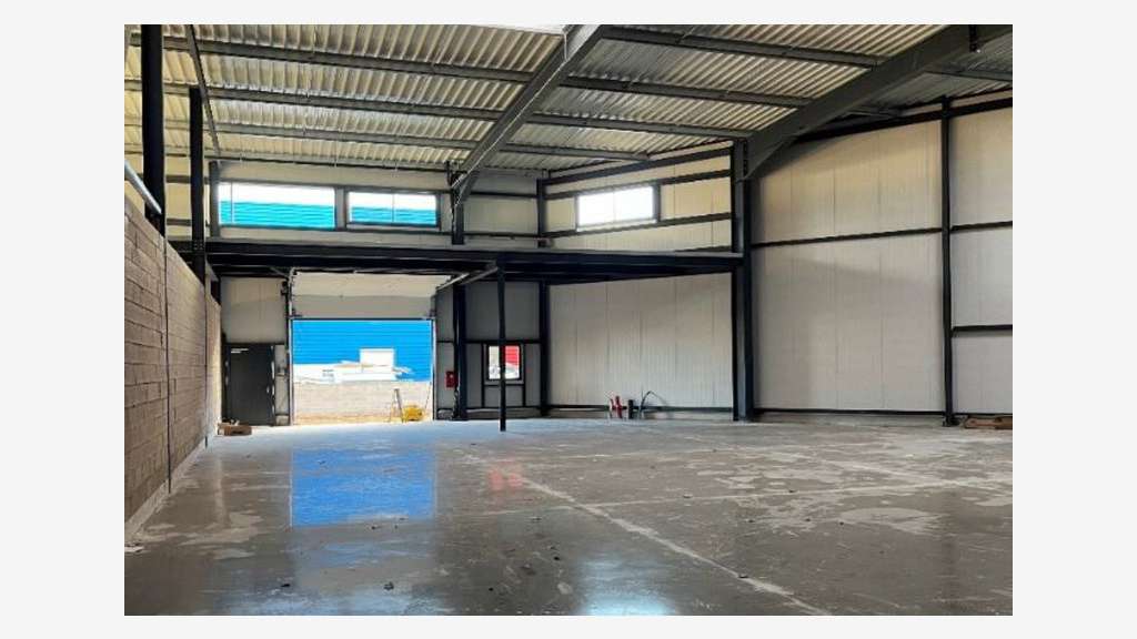 Local d'activité de 288m² à vendre à Lunel Viel