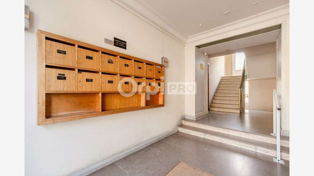 LOCAL PROFESSIONNEL A VENDRE - 36.60 m² - LYON 6