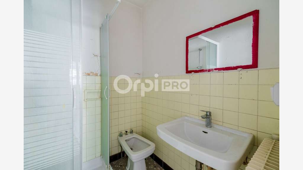 LOCAL PROFESSIONNEL A VENDRE - 36.60 m² - LYON 6