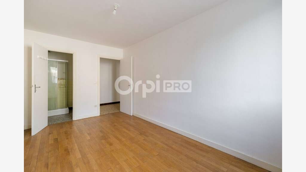 LOCAL PROFESSIONNEL A VENDRE - 36.60 m² - LYON 6