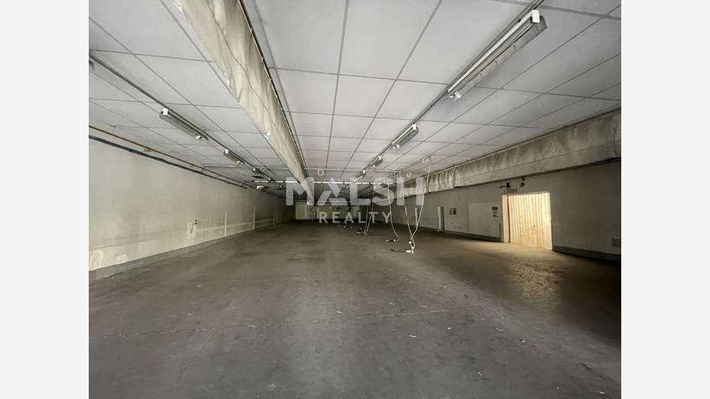 Locaux à louer 1900m² divisibles en 2 à Lyon 8e