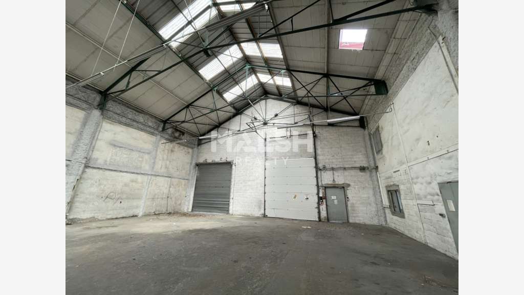 Locaux à louer 1900m² divisibles en 2 à Lyon 8e