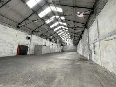Locaux à louer 1900m² divisibles en 2 à Lyon 8e