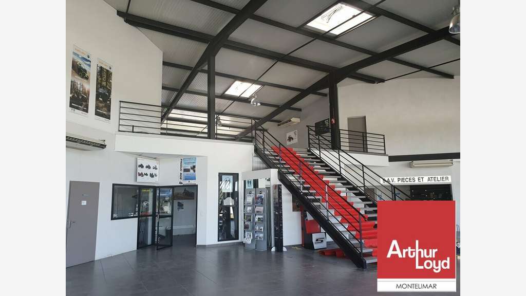 Bâtiment indépendant 1150m² à vendre à Malataverne