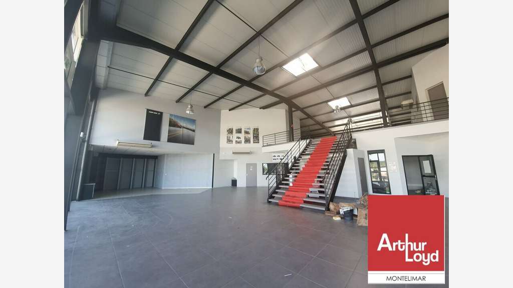 Bâtiment indépendant 1150m² à vendre à Malataverne