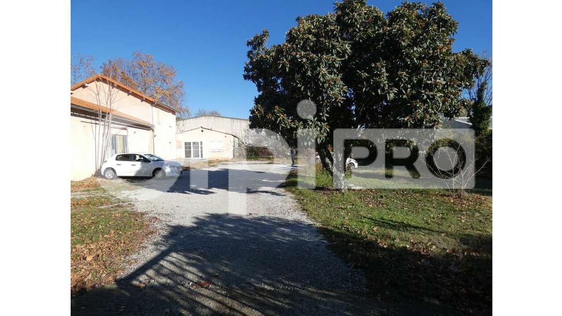 Local professionnel d'angle à vendre Manosque 