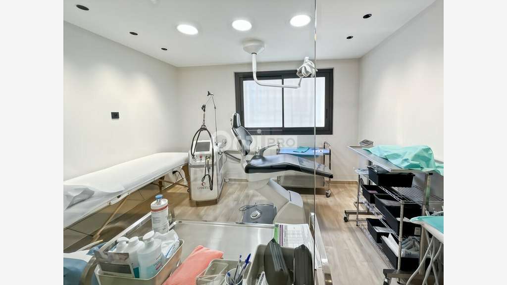 Cède centre médical 198m² empl N°1 Marseille 13006