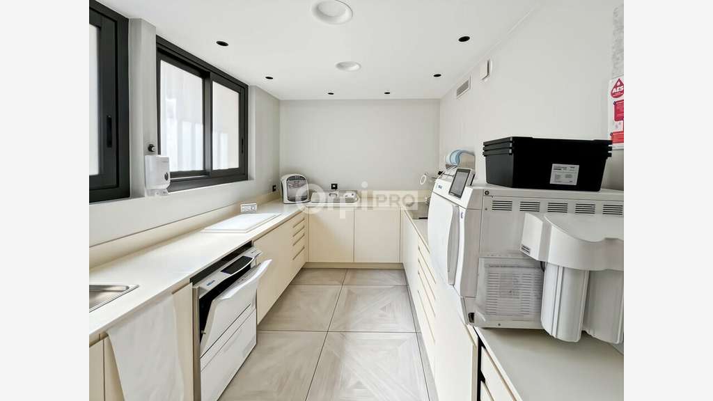 Cède centre médical 198m² empl N°1 Marseille 13006