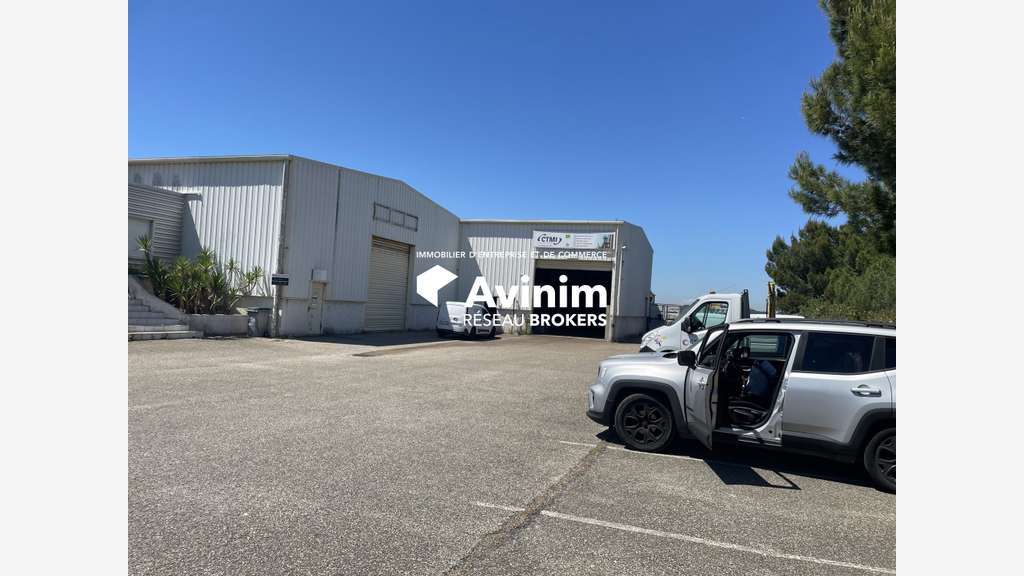 Local industriel à vendre avec une partie louée