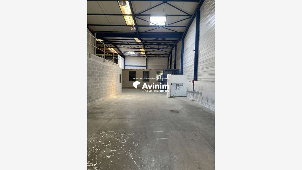 Local industriel à vendre avec une partie louée