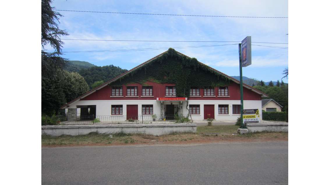Hotel-restaurant capacité 150 couverts et 10 chamb