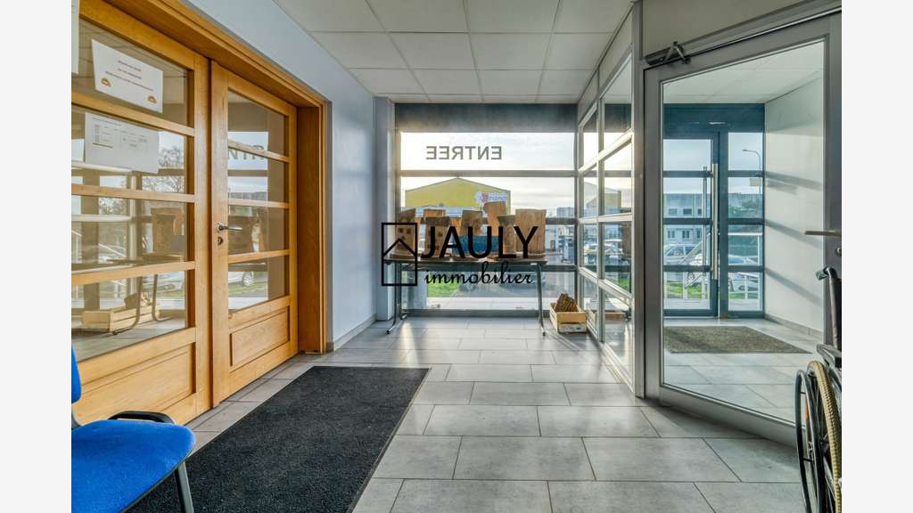 AV complexe logistique 6825m² à Meaux ZI dynamique