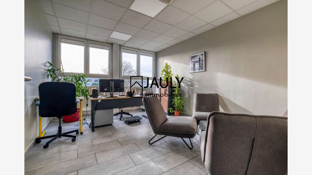 AV complexe logistique 6825m² à Meaux ZI dynamique
