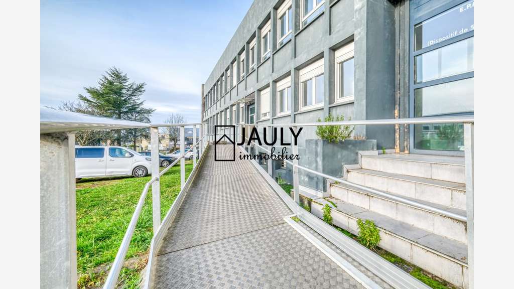 AV complexe logistique 6825m² à Meaux ZI dynamique