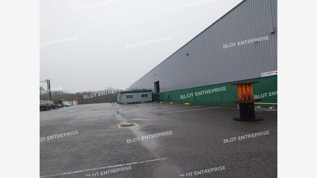 A vendre locaux d'activités de 6 860m² à Melgven