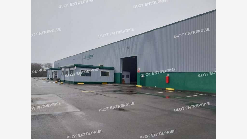 A vendre locaux d'activités de 6 860m² à Melgven