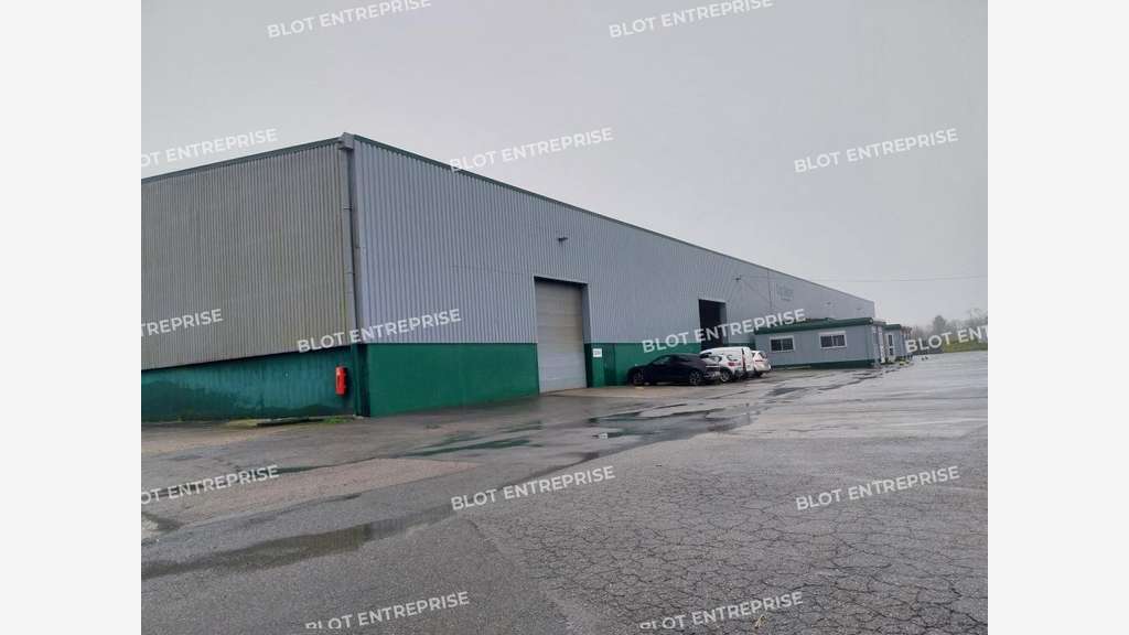 A vendre locaux d'activités de 6 860m² à Melgven