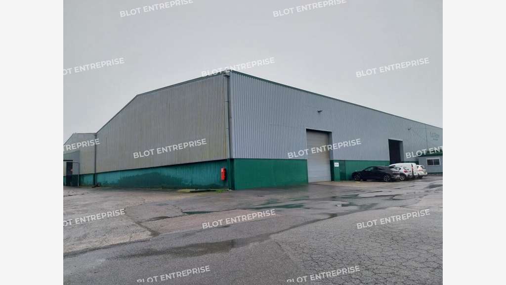 A vendre locaux d'activités de 6 860m² à Melgven