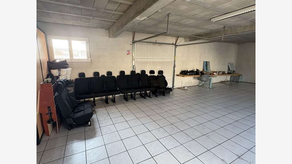 Vente local activité 350m² à Messimy axe passant