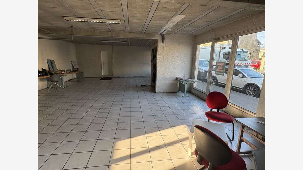 Vente local activité 350m² à Messimy axe passant