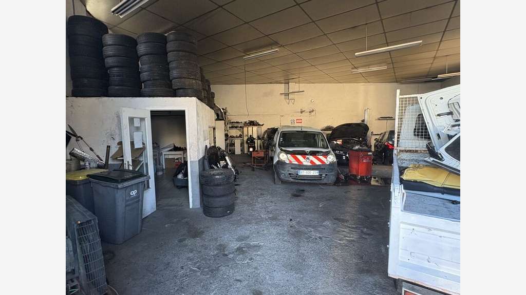 Vente local activité 350m² à Messimy axe passant