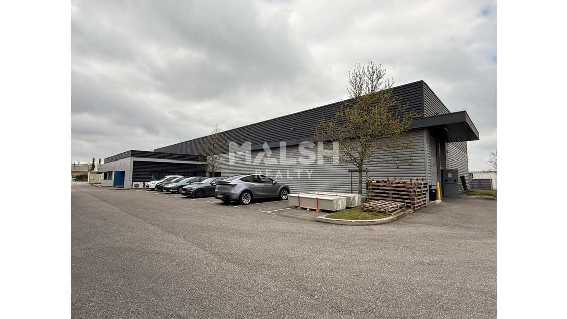 Local d'activités à vendre ou à louer à Meyzieu