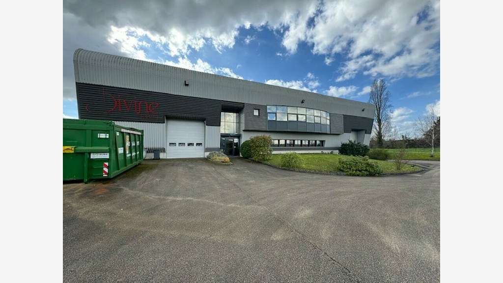 Bâtiment d'activité 1200m² à vendre à Migennes