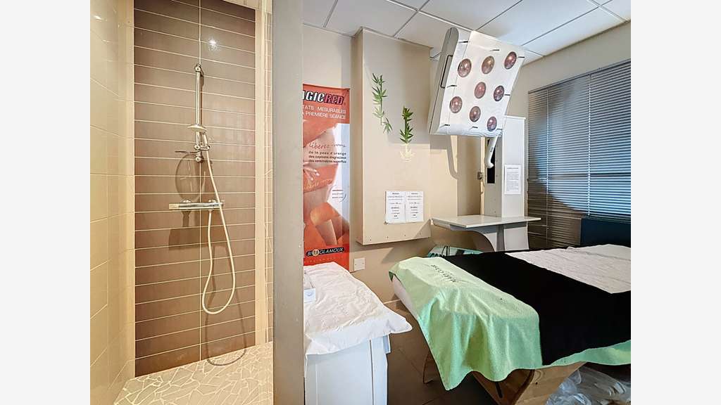 A VENDRE MURS COMMERCIAUX LOUES A MILLAU AVEYRON -