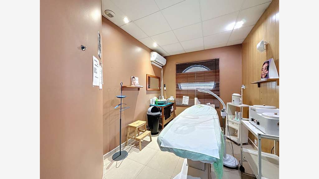 A VENDRE MURS COMMERCIAUX LOUES A MILLAU AVEYRON -