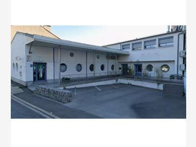 A VENDRE MURS COMMERCIAUX LOUES A MILLAU AVEYRON -
