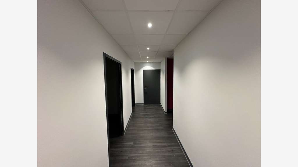 Local d'activité 2600m² ERP 5 à vendre à Miribel