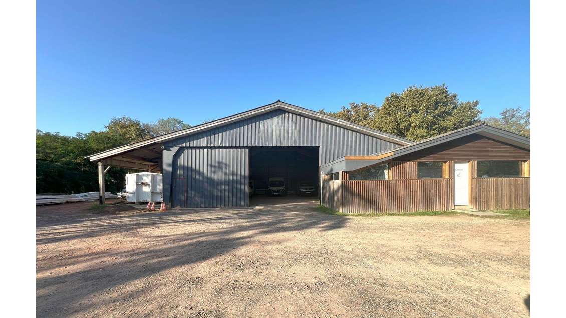 Vente entrepôt avec bureaux 700m² à Mont-de-Marsan