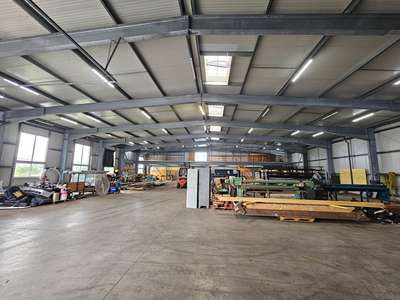 À VENDRE - SITE INDUSTRIEL PREMIUM DE 2 142 M² - U