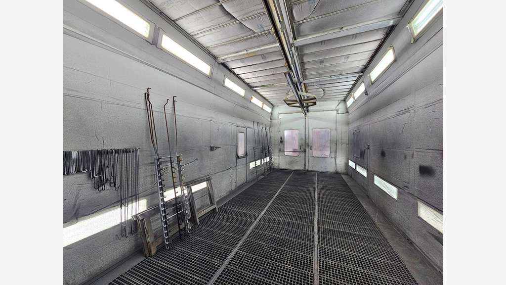 À VENDRE - SITE INDUSTRIEL PREMIUM DE 2 142 M² - U