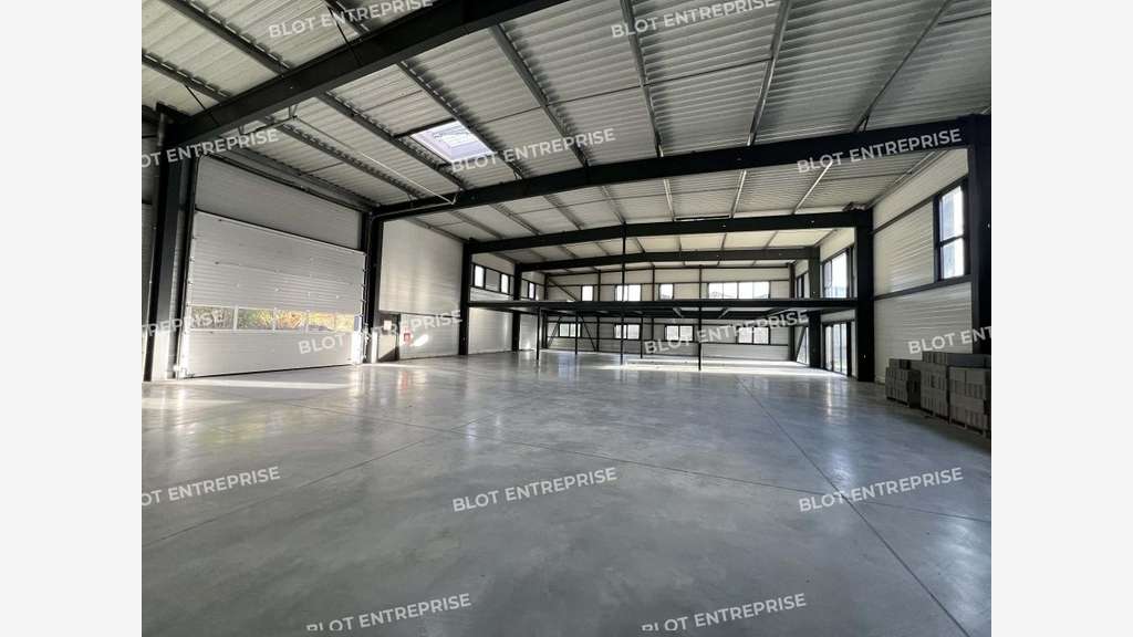 AV cellule activités 1305m² Montauban-de-Bretagne