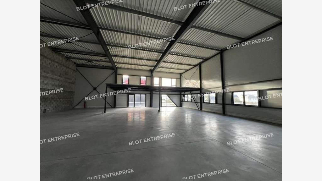 AV cellule activités 1305m² Montauban-de-Bretagne