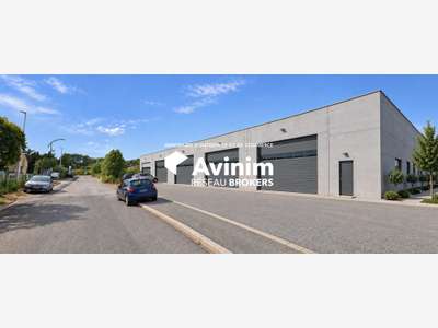 Local professionnel Neuf de 146 m² a Montauroux