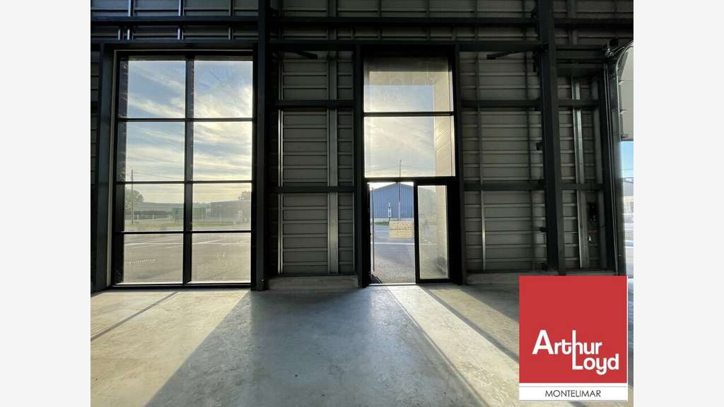 Cède locaux d'activité de 661m² à Montélimar Nord
