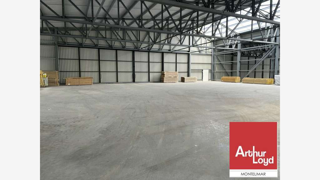 Cède locaux d'activité de 661m² à Montélimar Nord