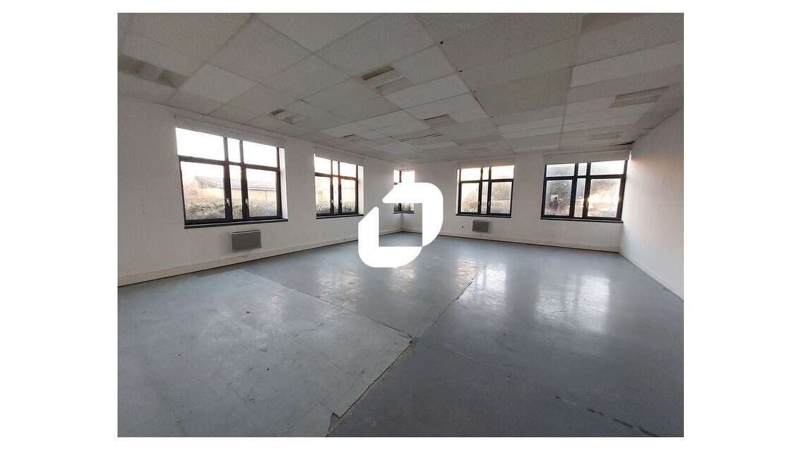 vous propose à l'acquisition un bâtiment