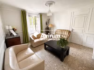 À VENDRE – MONTMAGNY – IMMEUBLE INDÉPENDANT DE BUR