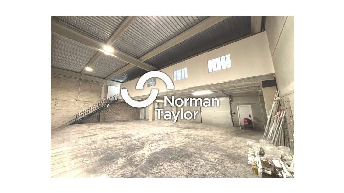 Local d'activité 314m² à vendre à Montpellier Est