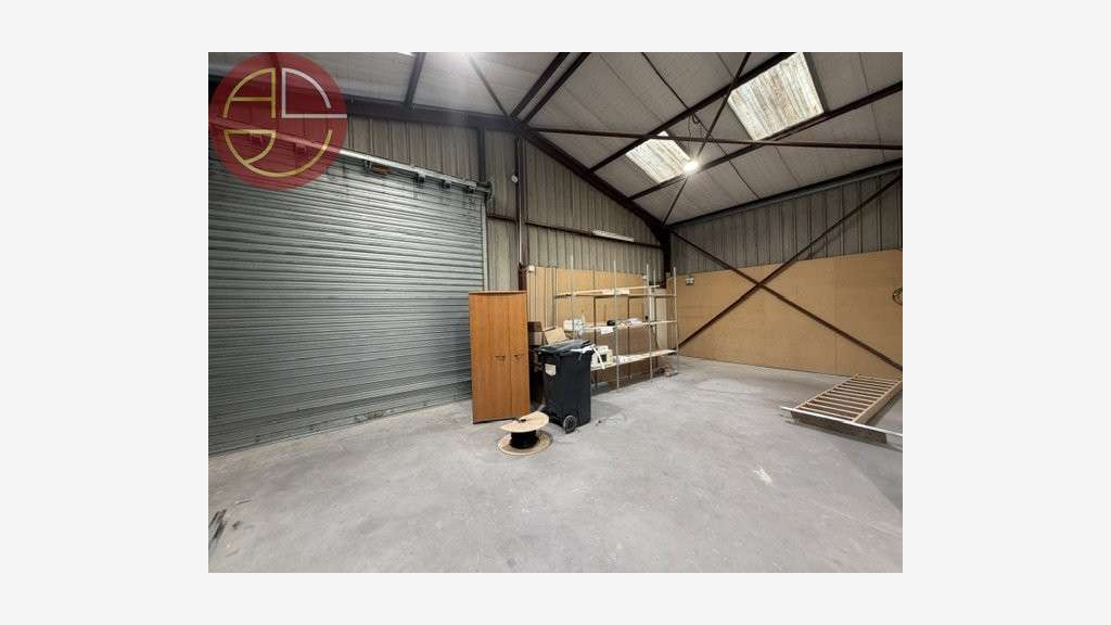 Entrepôt 332m² à vendre à Montrabé proche A68