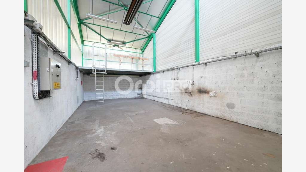Local d'activité de 730m² à vendre à Mornant