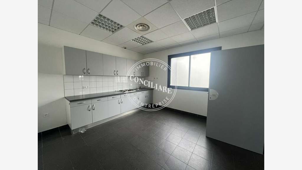 Entrepôt 2435m² que 4900m² à vendre à Muret Nord