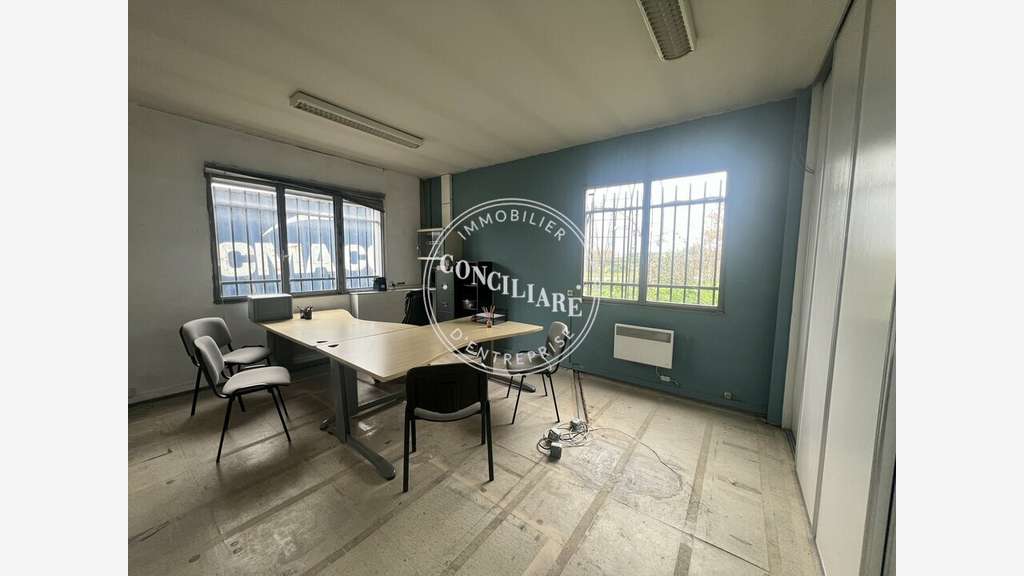 Entrepôt 2435m² que 4900m² à vendre à Muret Nord